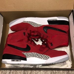 Mens Jordan Legacy 312 Toro red Size 14